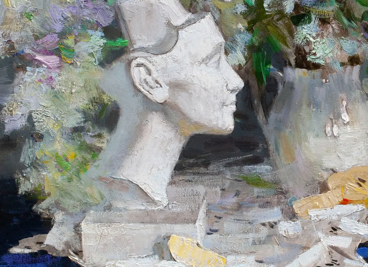 Nefertiti i bzy detal 2
